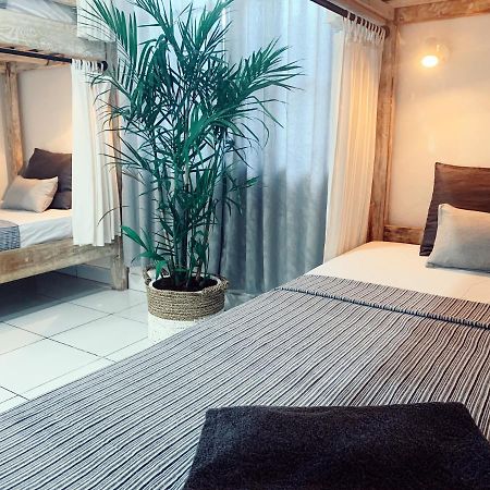 Отель Surfers House Кута Экстерьер фото