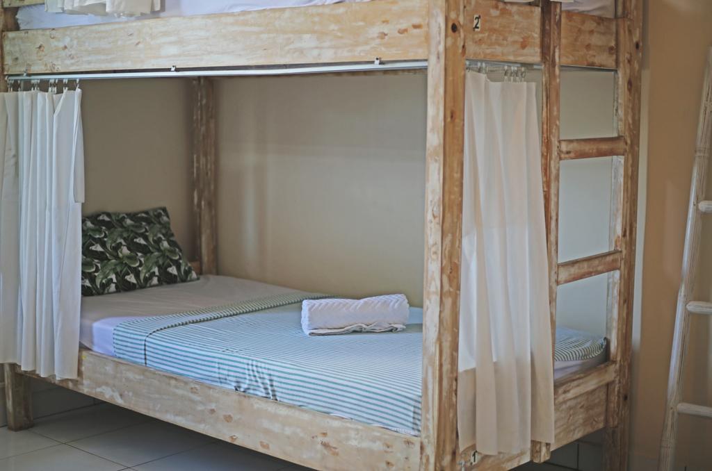 Отель Surfers House Кута Экстерьер фото
