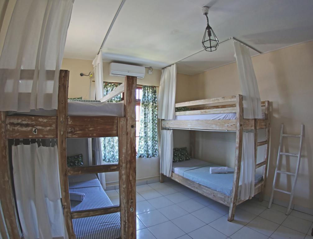 Отель Surfers House Кута Экстерьер фото