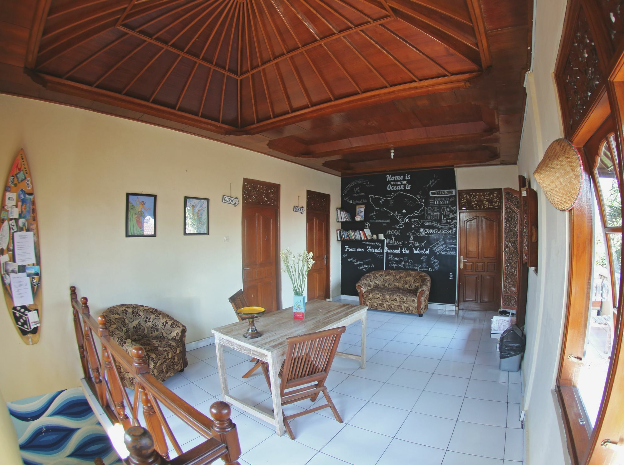 Отель Surfers House Кута Экстерьер фото