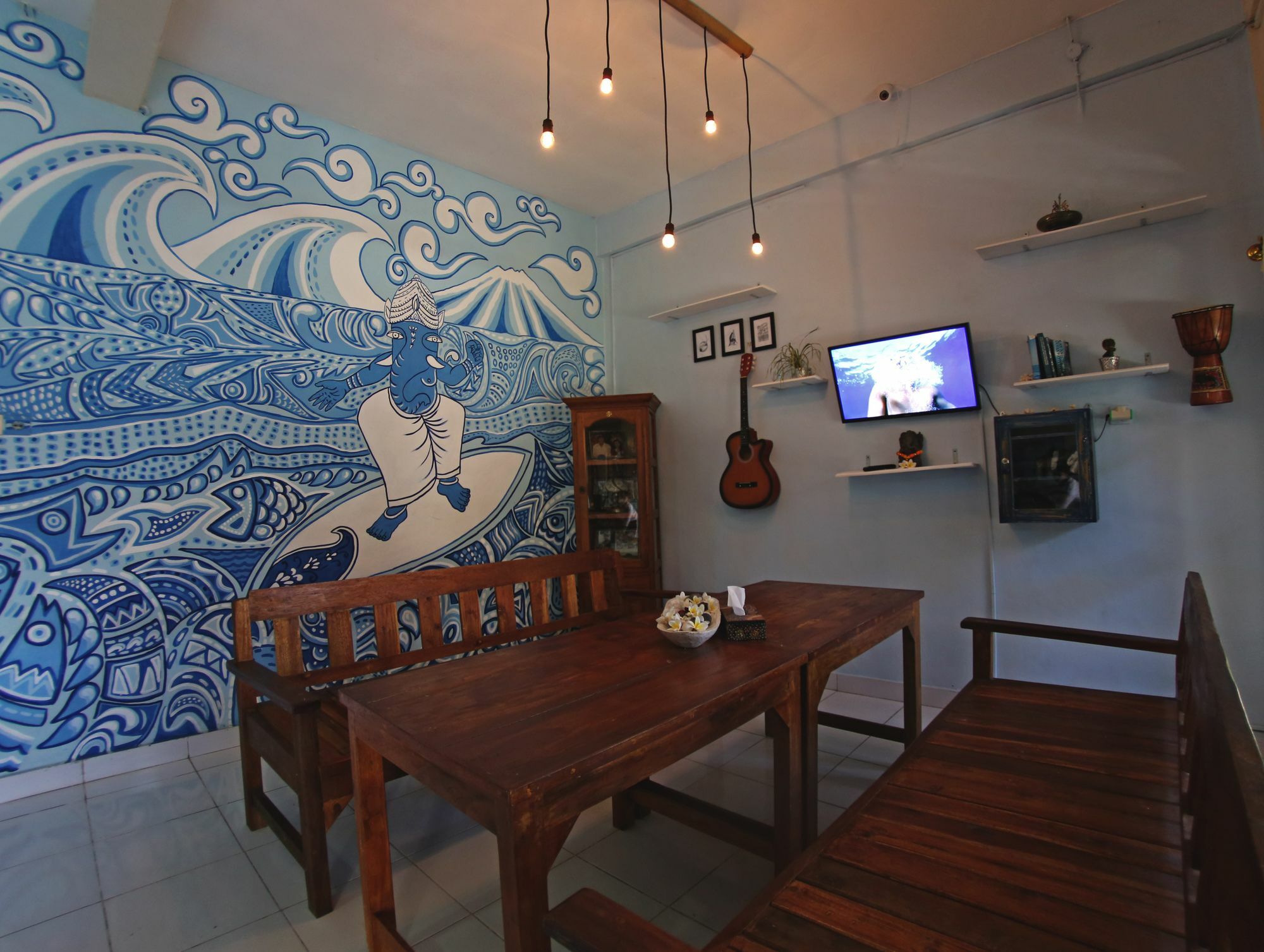 Отель Surfers House Кута Экстерьер фото