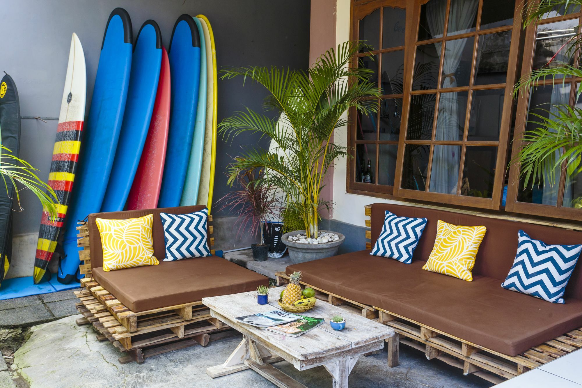 Отель Surfers House Кута Экстерьер фото
