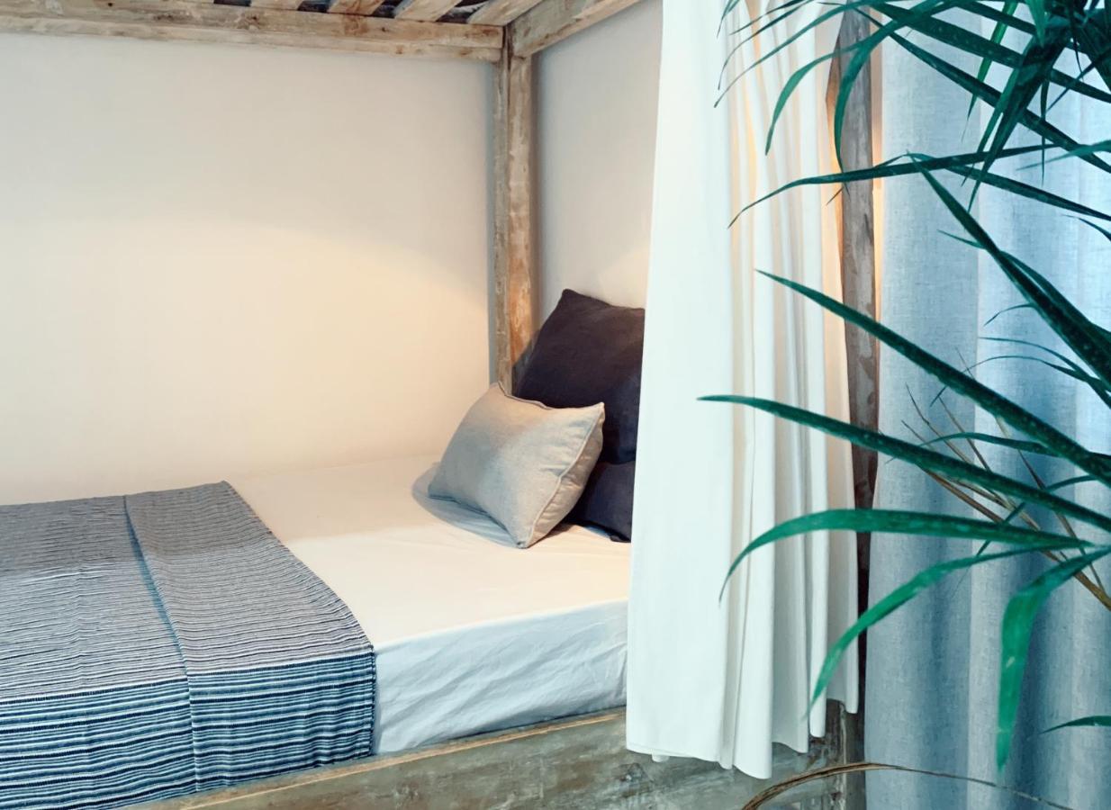 Отель Surfers House Кута Экстерьер фото