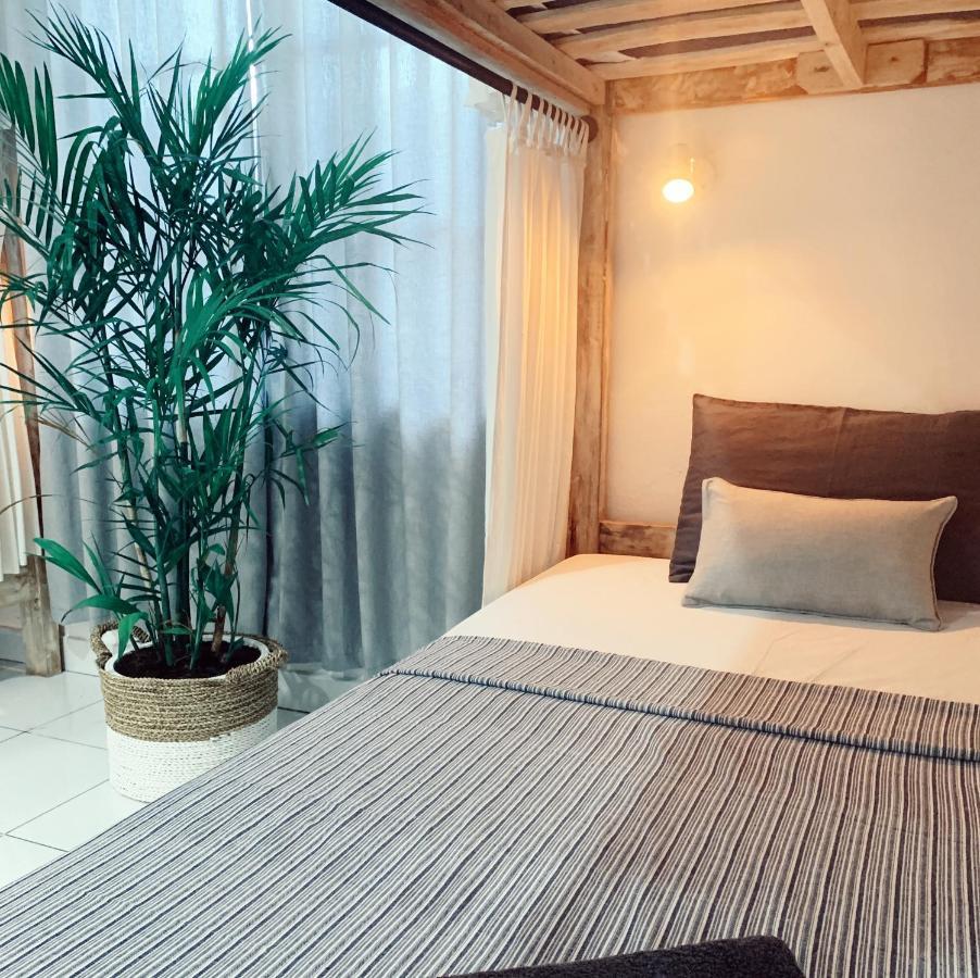 Отель Surfers House Кута Экстерьер фото