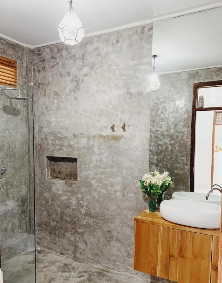 Отель Surfers House Кута Экстерьер фото